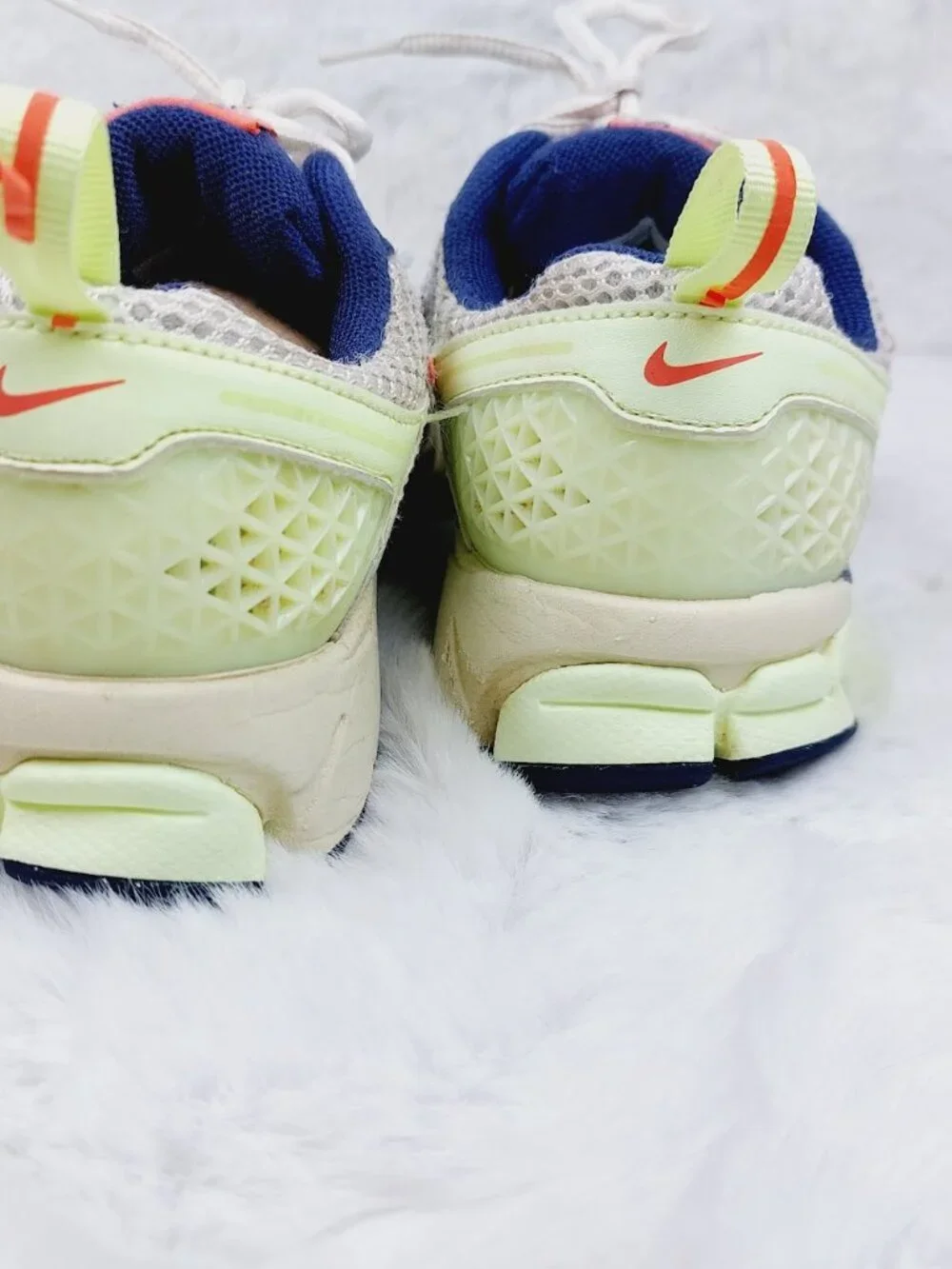 Nike Vomero 5 Girls Barely Volt Midnight Navy Pure Platinum White Sneakers Sz 2